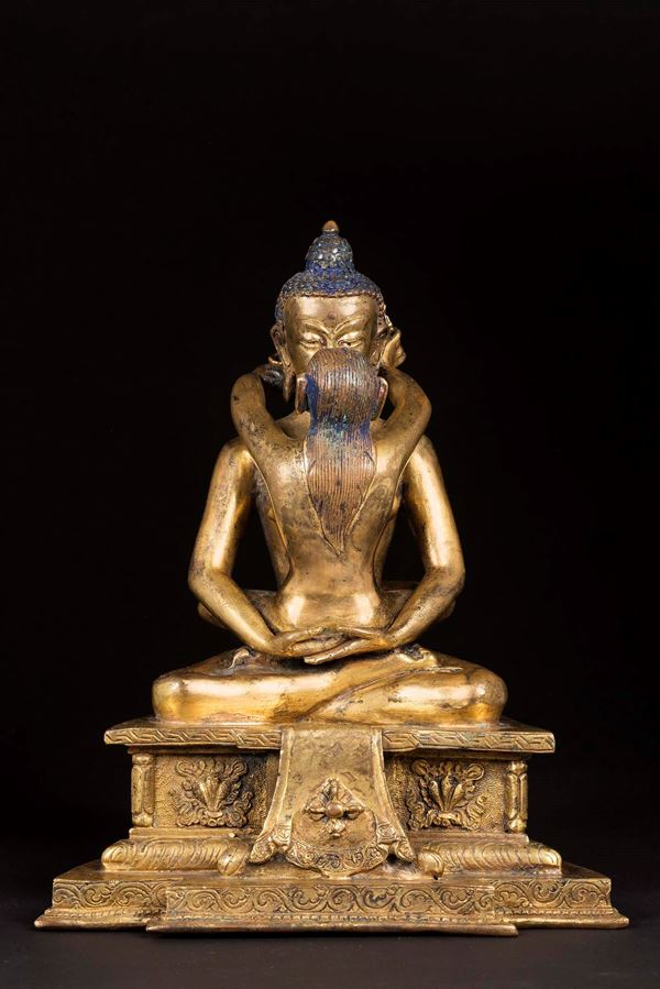 Figura di Buddha Sakyamuni in Yab-yum in bronzo dorato, Tibet, XIX secolo