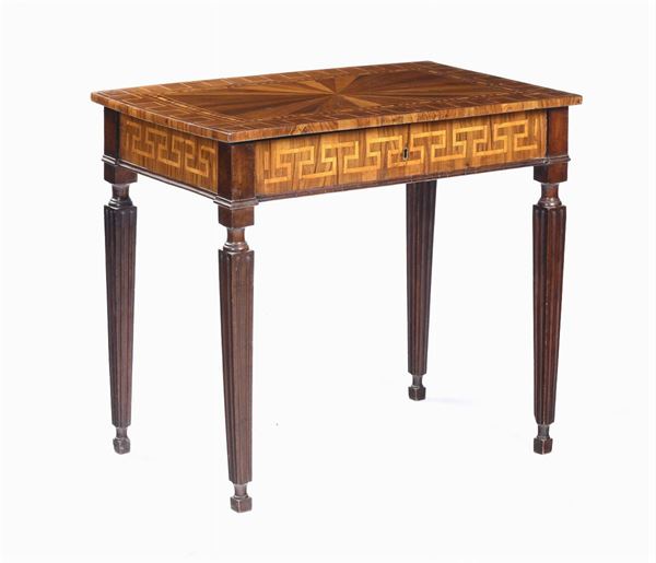 Tavolino in legno lastronato ed intarsiato, XIX secolo