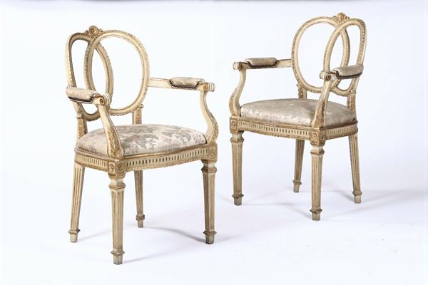 Coppia di poltroncine in legno laccato, XIX-XX secolo