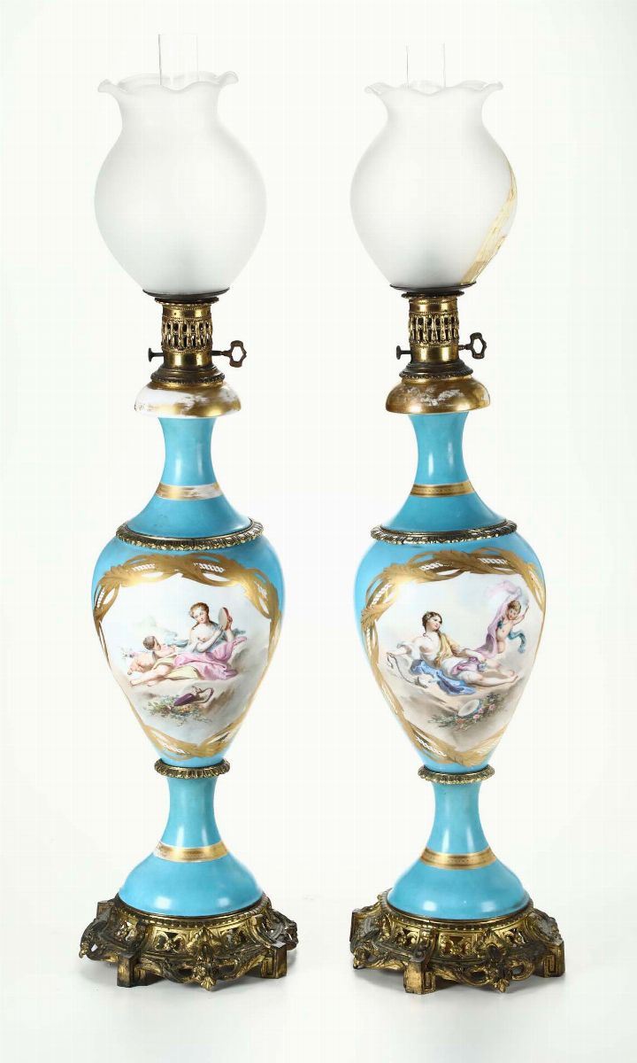 Coppia di lampade ad olio Probabilmente Italia, XIX secolo  - Asta Antiquariato - Cambi Casa d'Aste