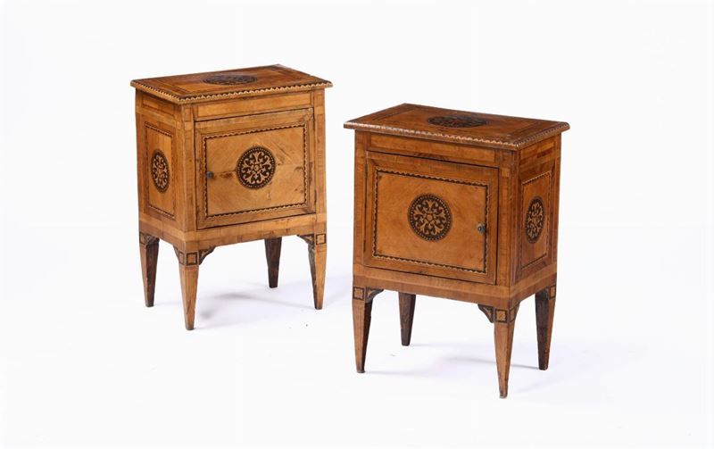 Coppia di comodini lastronati ed intarsiati, XVIII-XIX secolo  - Auction Fine Art - Cambi Casa d'Aste