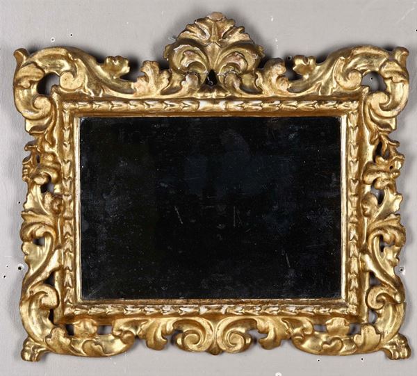 Piccola specchiera in legno intagliato e dorato, XIX zecolo