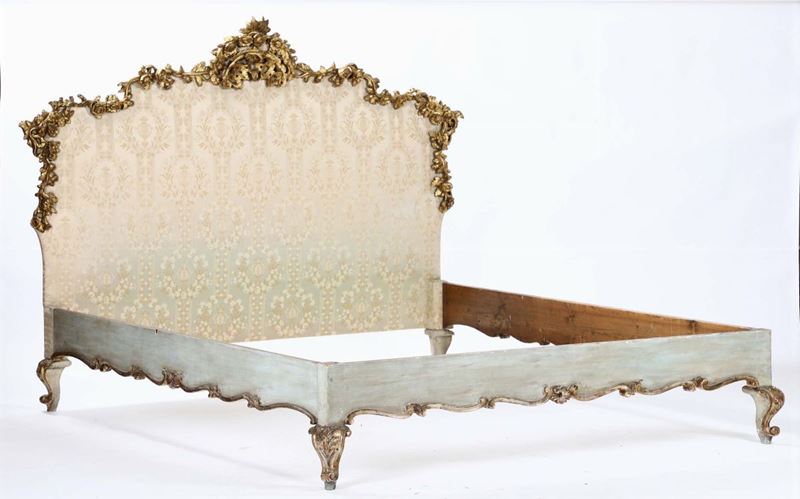 Letto in legno scolpito, dipinto e dorato, XVIII-XIX secolo  - Asta Antiquariato - Cambi Casa d'Aste