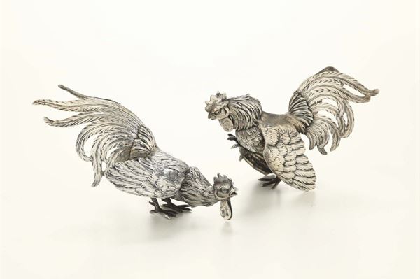 Coppia di galli in argento 800, XX secolo