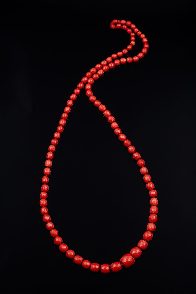 Graduated coral beads necklace  - Auction Fine Coral Jewels - I - Cambi Casa d'Aste