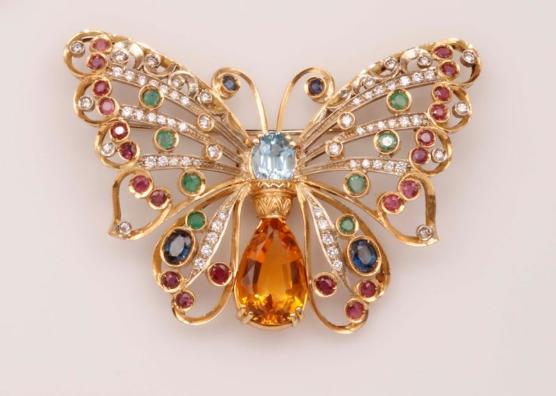 Spilla “Farfalla” quarzi, topazi, smeraldi, rubini diamanti e zaffiri  - Asta Vintage, Gioielli e Orologi - Cambi Casa d'Aste