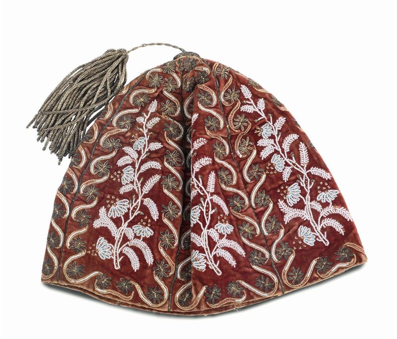 Cappello, probabilmente Turchia XIX secolo  - Asta Antiquariato - Cambi Casa d'Aste
