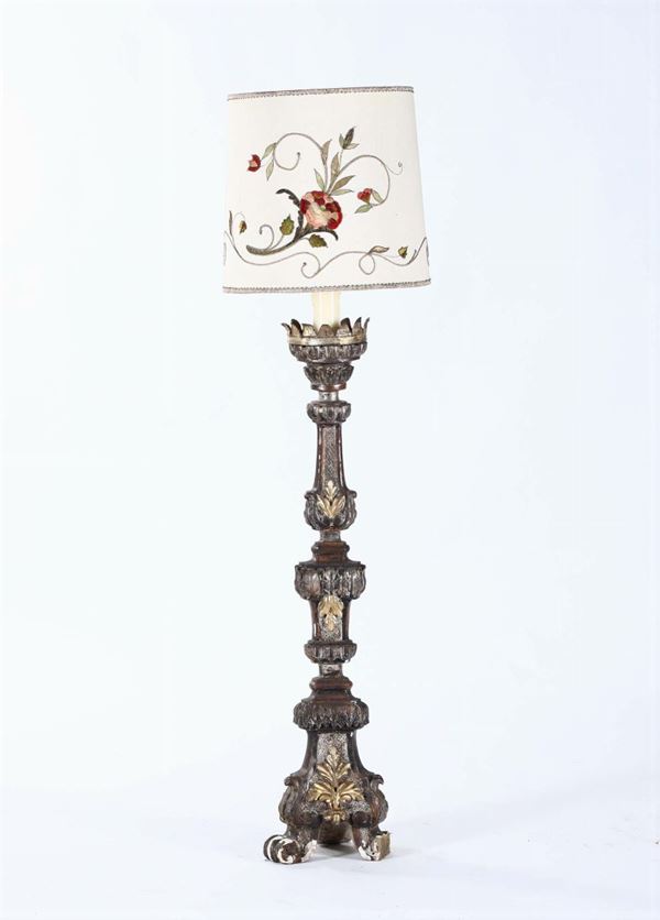 Candeliere in legno intagliato, dorato e dipinto, XVIII-XIX secolo