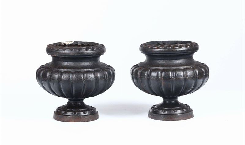 Coppia di vasi bacellati in ghisa  - Asta Asta a Tempo Antiquariato - I - Cambi Casa d'Aste