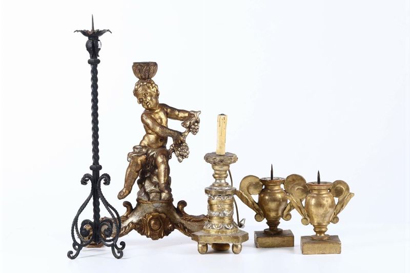 Lotto di candelieri in legno dorato e uno in metallo, XIX-XX secolo  - Asta Asta a Tempo Antiquariato - I - Cambi Casa d'Aste