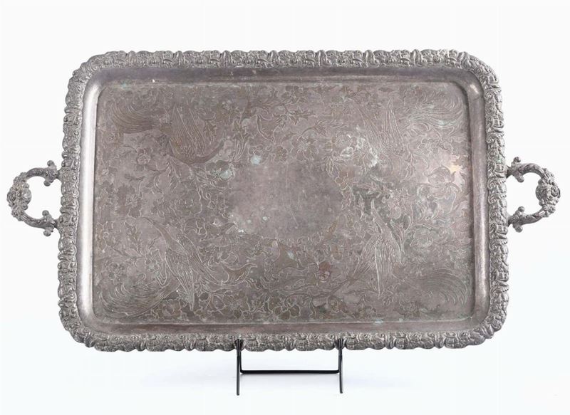 Vassoio biansato in metallo argentato, XX secolo  - Asta Asta a Tempo Antiquariato - I - Cambi Casa d'Aste