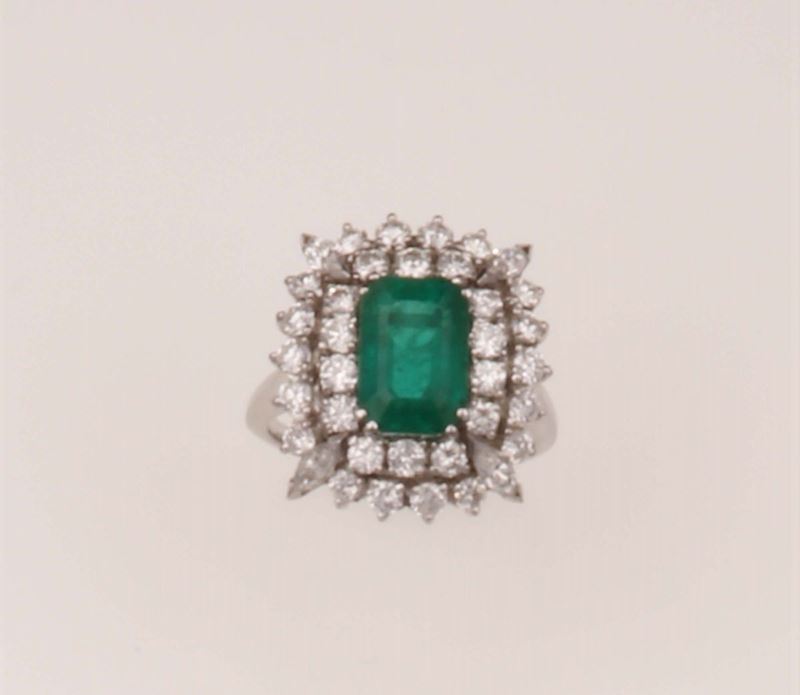 Anello con smeraldo Colombia per ct 2,90 e diamanti a contorno  - Asta Fine Jewels - Cambi Casa d'Aste