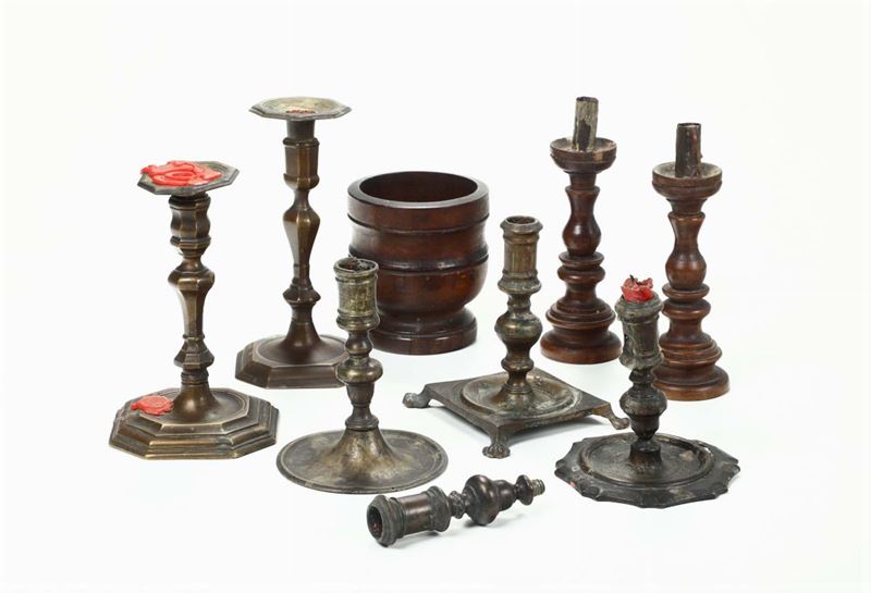 Gruppo di otto candelieri in legno e bronzo, XVIII-XIX secolo  - Auction Fine Art - Cambi Casa d'Aste