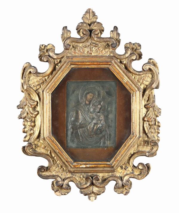 Piccola icona raffigurante Madonna con Bambino con rivestimento in metallo sbalzato, XVIII secolo