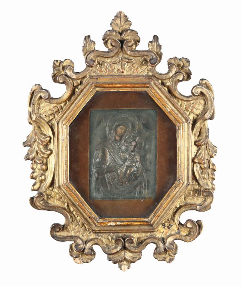 Piccola icona raffigurante Madonna con Bambino con rivestimento in metallo sbalzato, XVIII secolo  - Asta Antiquariato - Cambi Casa d'Aste