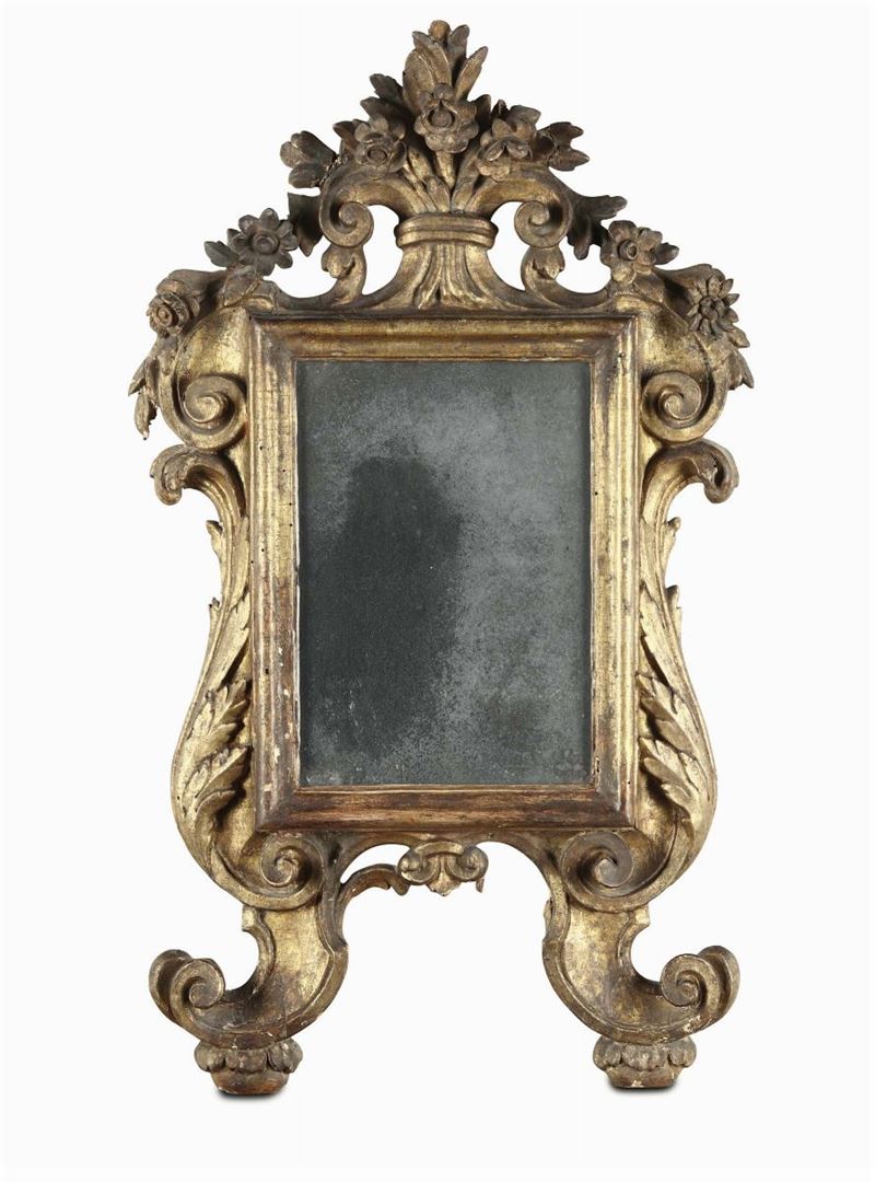 Piccola specchiera in legno intagliato e dorato, XVIII secolo  - Asta Antiquariato - Cambi Casa d'Aste