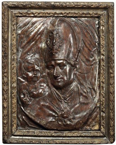 Bassorilievo in Cartapesta Monocroma Raffigurante Vescovo con Bambino, XVIII Secolo