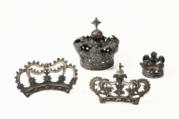 Lotto di due corone in argento e metallo argentato e due coroncine