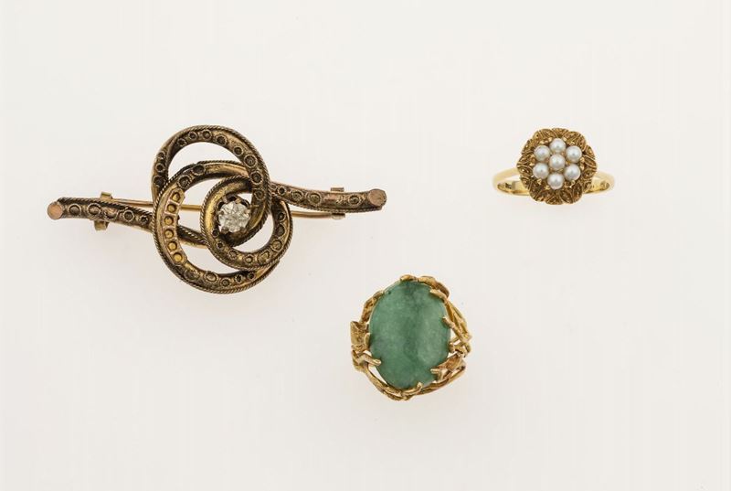 Two gold rings and one brooch  - Auction Fine Coral Jewels - Cambi Casa d'Aste