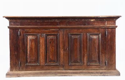 Credenza in Legno a Due Cassetti e Due Ante Pannellate, Italia XVII Secolo