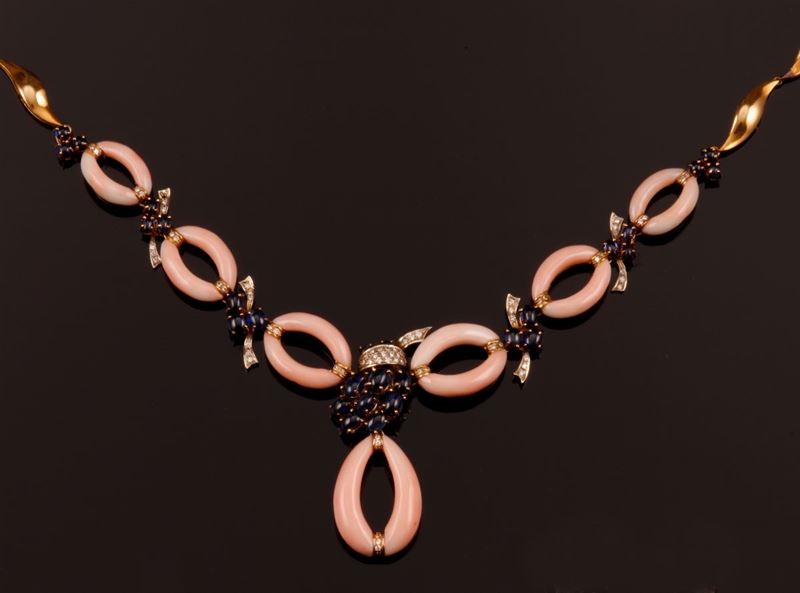 Girocollo con corallo rosa, zaffiri e diamanti  - Asta Fine Coral Jewels - Cambi Casa d'Aste