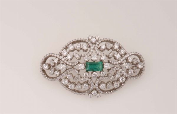 Emerald, diamonds and glod brooch