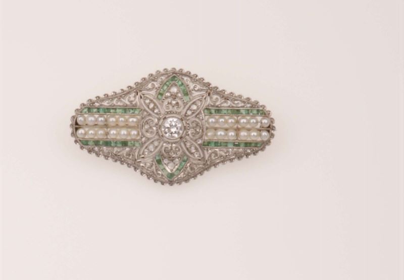 Emerald, diamond and pearl brooch  - Auction Fine Jewels - Cambi Casa d'Aste