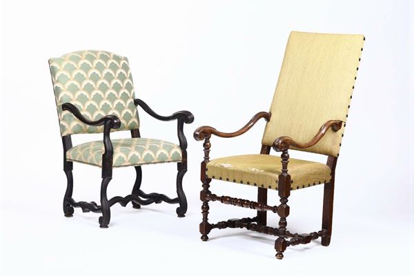 Due poltrone diverse intagliate ad osso di montone, XIX secolo