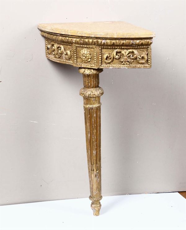 Consolle ad angolo in legno intagliato e dorato, fine XVIII secolo