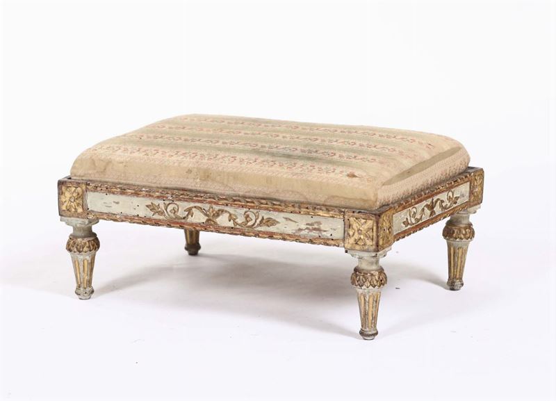 Panchetto in legno intagliato, laccato e dorato, fine XVIII secolo  - Asta Antiquariato - Cambi Casa d'Aste