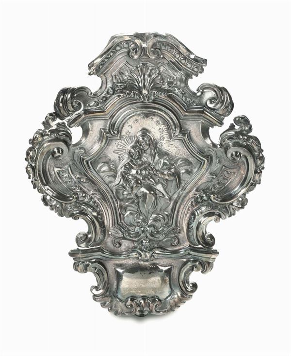 Placchetta in argento sbalzato e cesellato. Genova, bollo della Torretta per l’anno 1747(?).