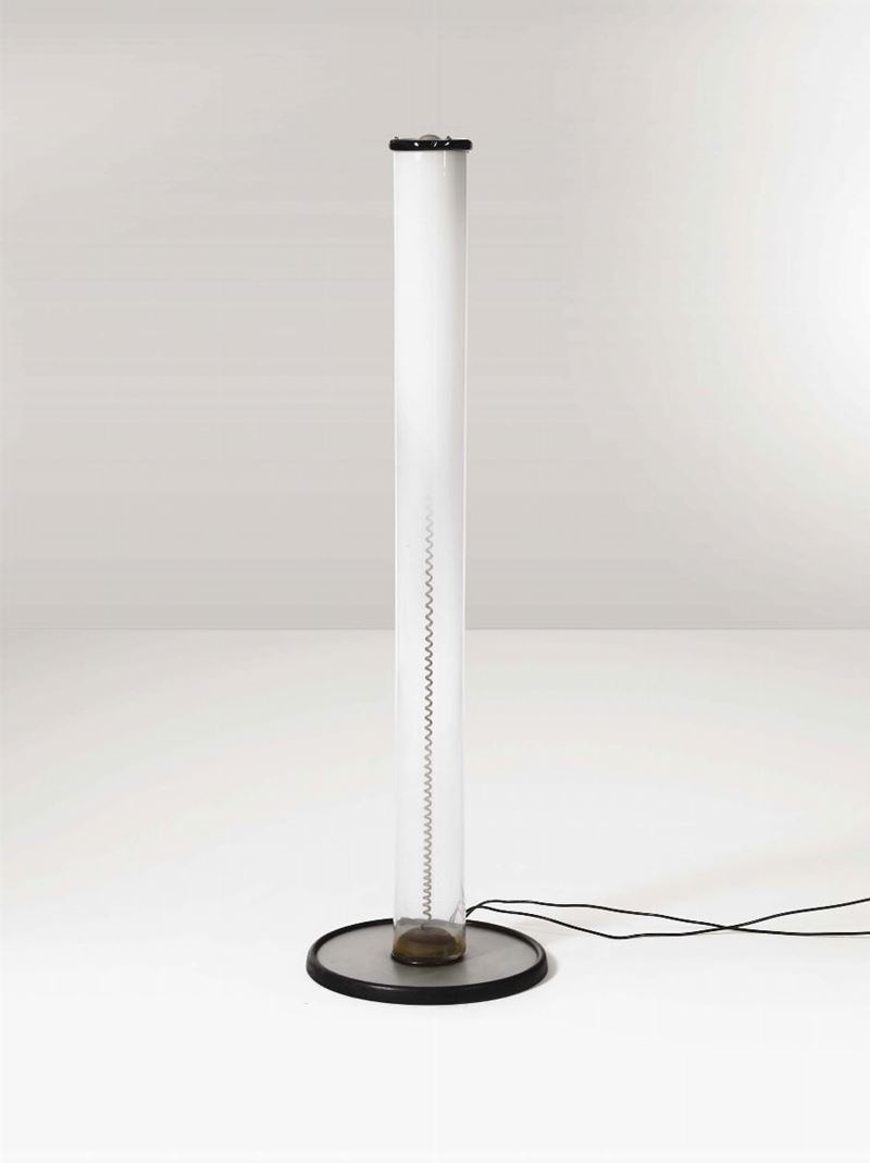 Giusto Toso, a floor lamp with a metal structure and glass diffuser. Leucos Prod., Italy, 1980 ca.  - Auction Design - Cambi Casa d'Aste