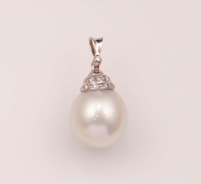 Pendente con perla Australia e piccoli diamanti  - Auction Vintage, Jewels and Watches - Cambi Casa d'Aste