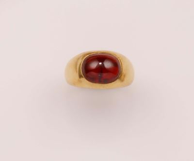 Anello con Granato Taglio Cabochon