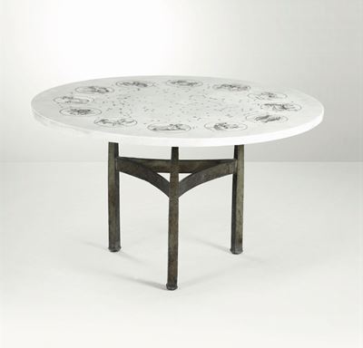 Tavolo Basso con Struttura in Ferro e Piano in Marmo.