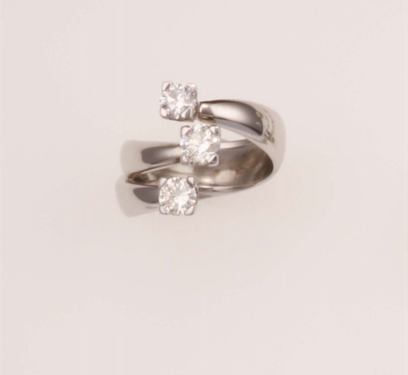 Anello con tre diamanti taglio brillante per ct 1,30 circa totali  - Asta Fine Jewels - Cambi Casa d'Aste