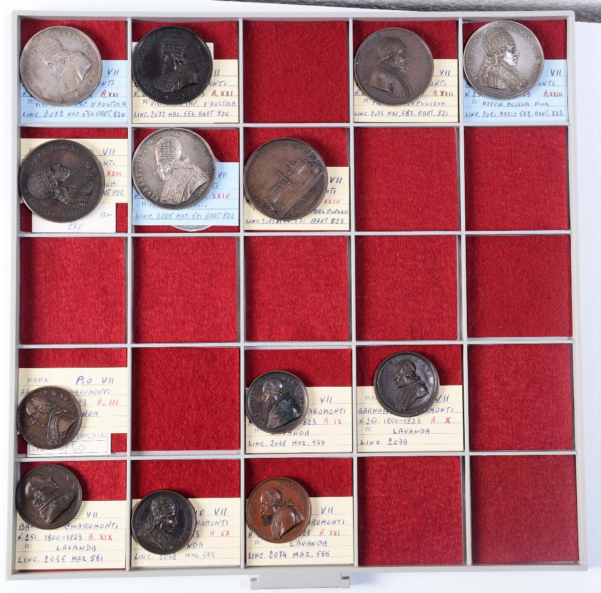 Collezione di 154 Medaglie Papali