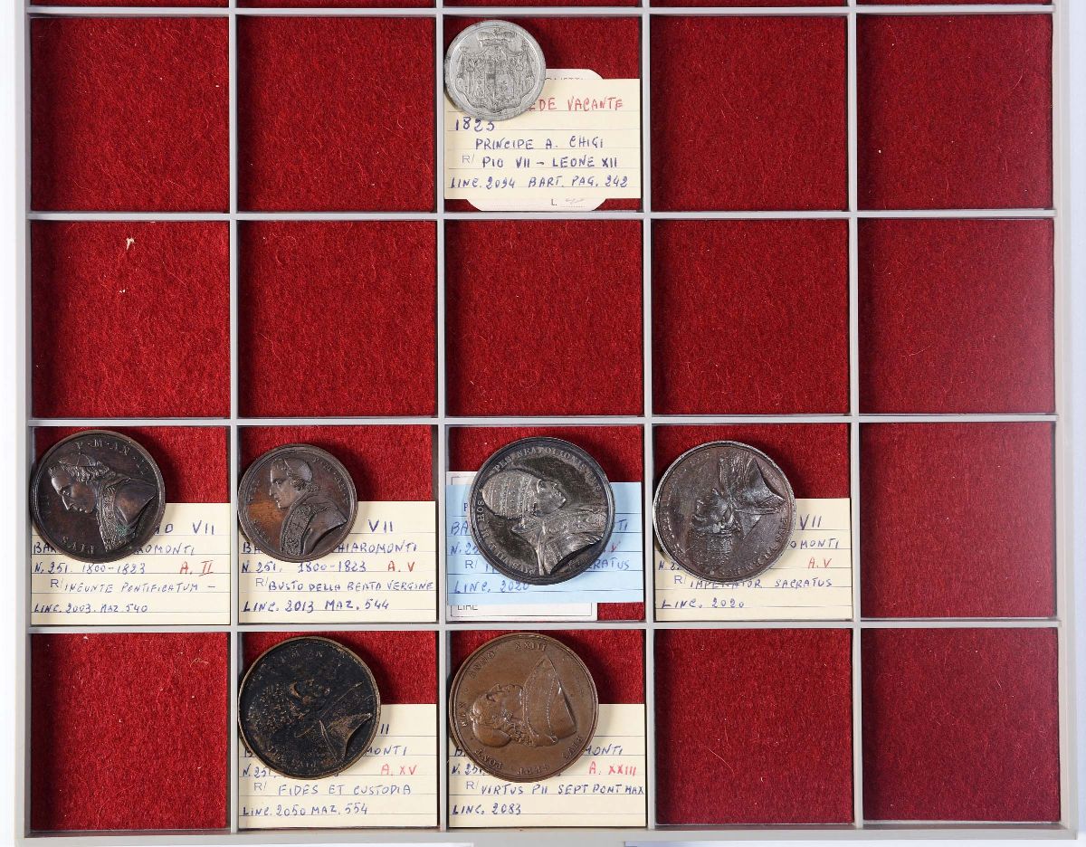 Collezione di 154 Medaglie Papali