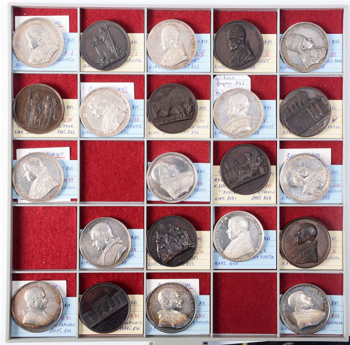 Collezione di 154 Medaglie Papali