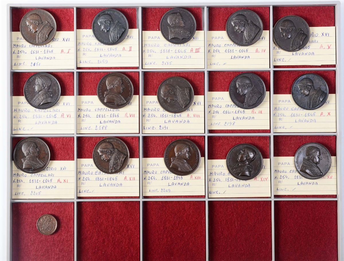 Collezione di 154 Medaglie Papali