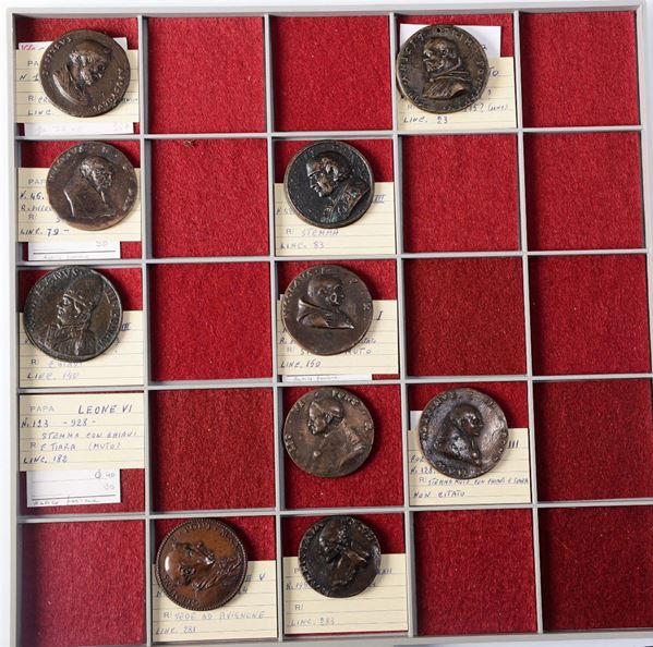 Coolezione di 100 medaglie papali