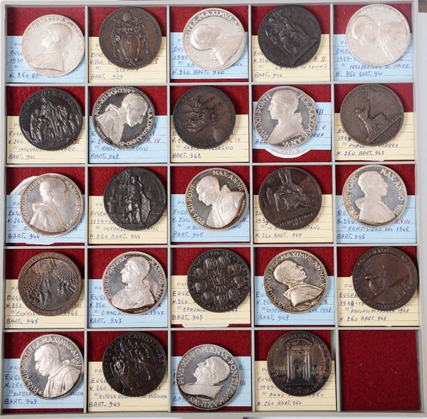 Collezione di 207 tra medaglie e medagliette papali