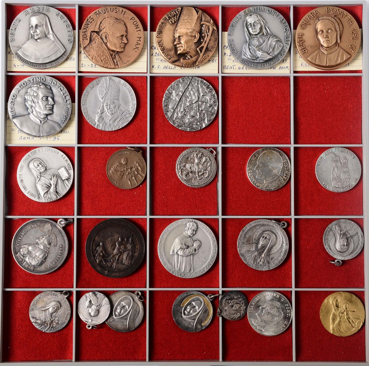 Collezione di 207 tra Medaglie e Medagliette Papali