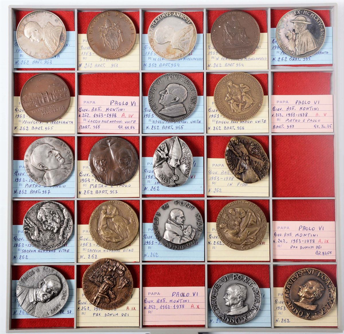Collezione di 207 tra Medaglie e Medagliette Papali