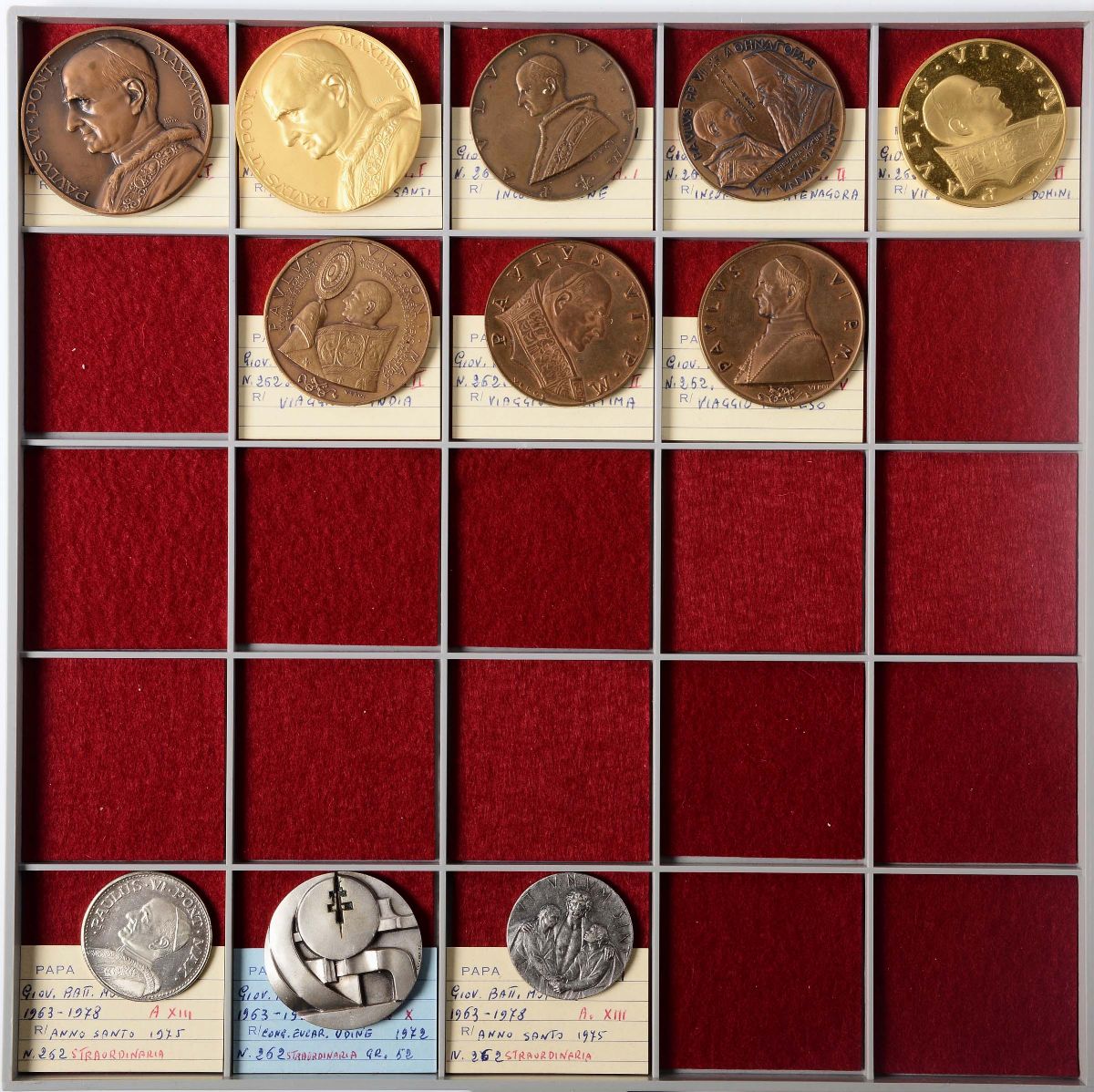 Collezione di 207 tra Medaglie e Medagliette Papali