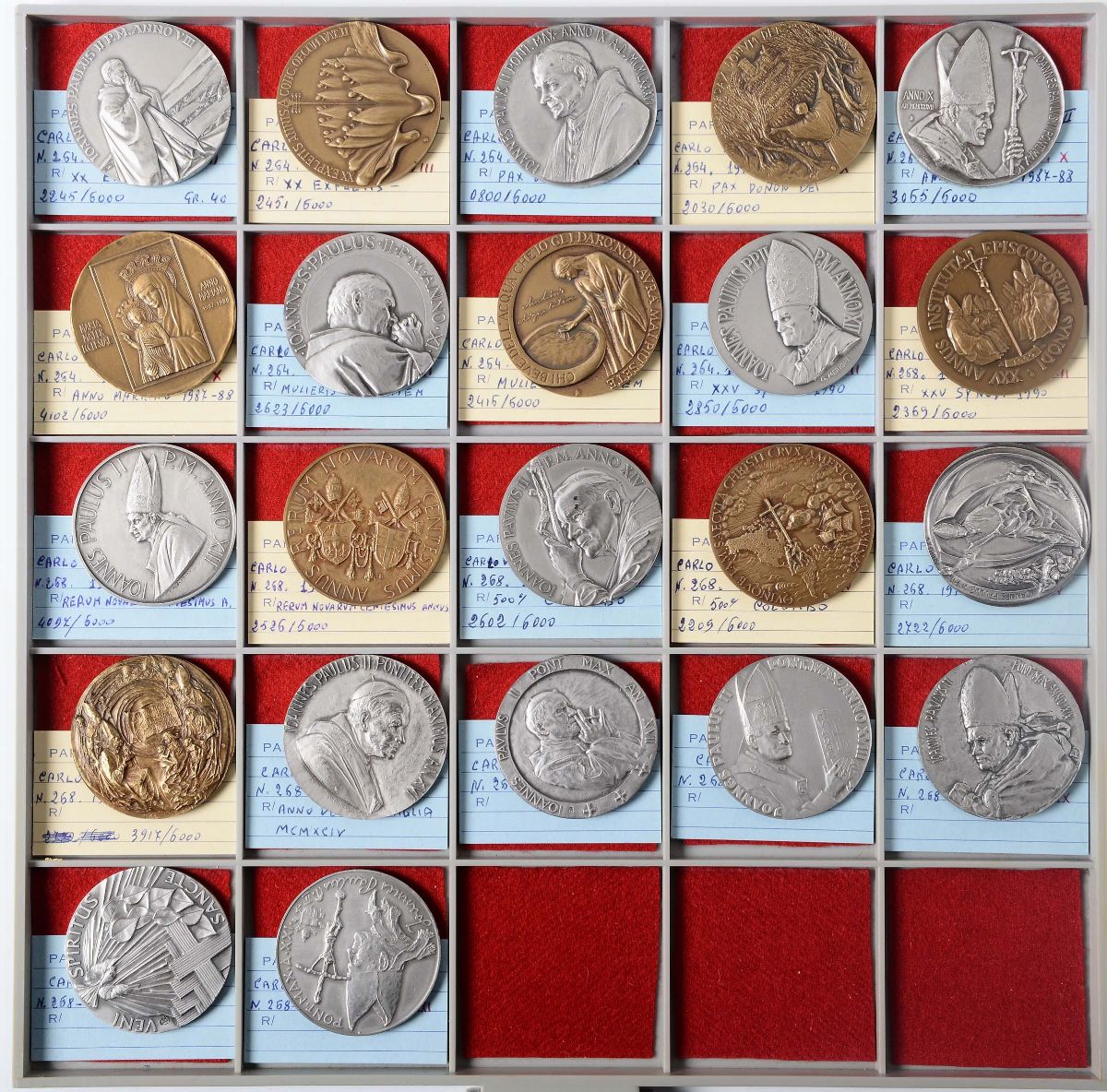 Collezione di 207 tra Medaglie e Medagliette Papali