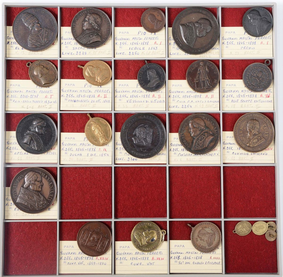 Collezione di 232 tra Medaglie e Medagliette Papali