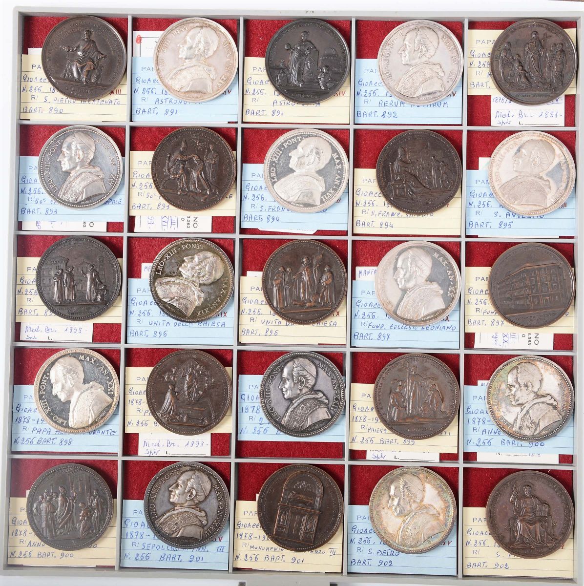 Collezione di 232 tra Medaglie e Medagliette Papali