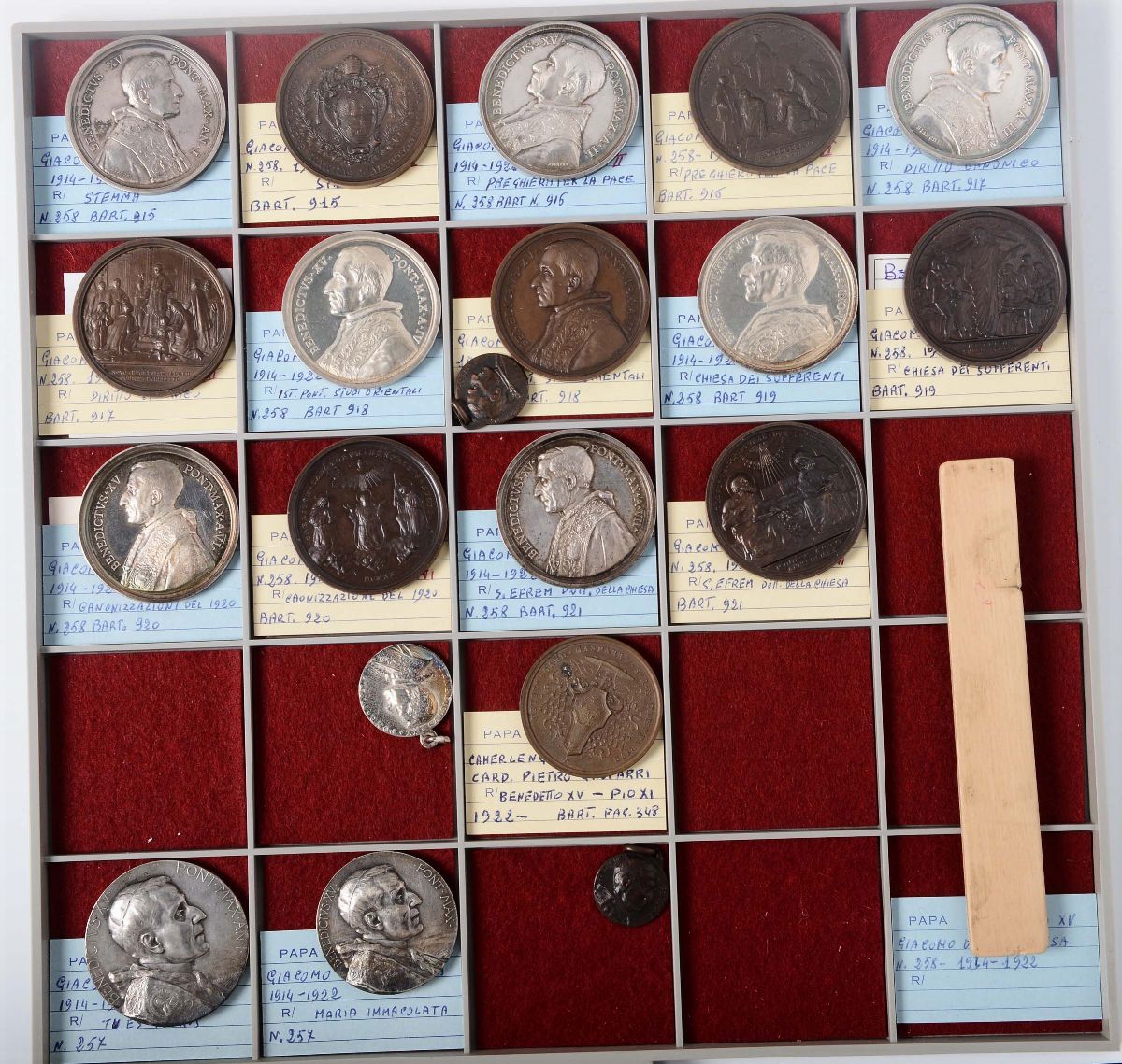 Collezione di 232 tra Medaglie e Medagliette Papali