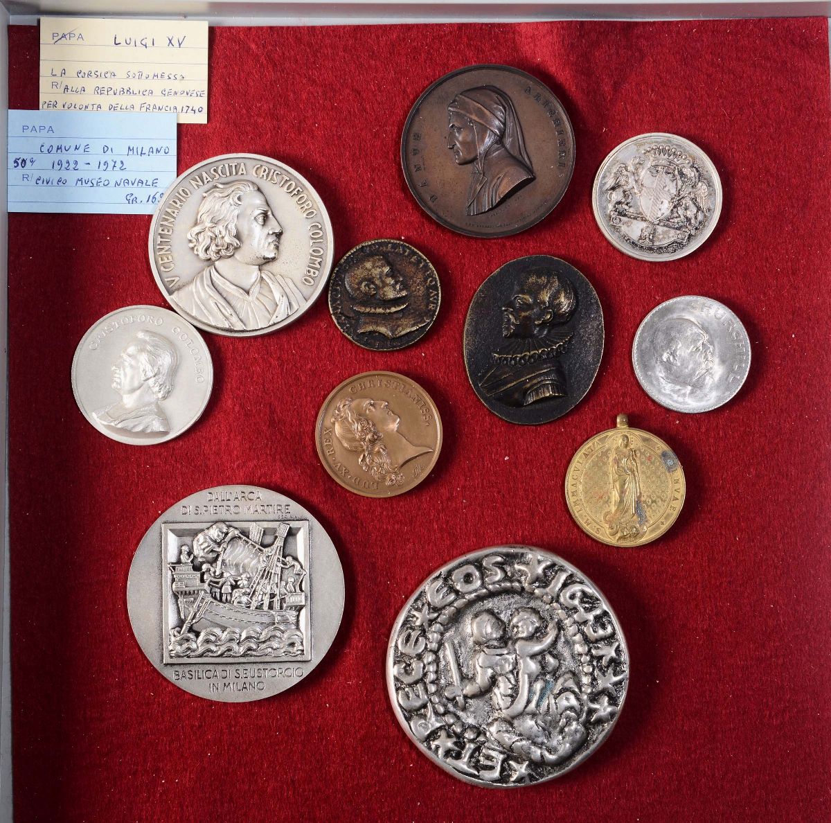 Collezione di 30 Medaglie e Medagliette a Carattere Religioso e Non